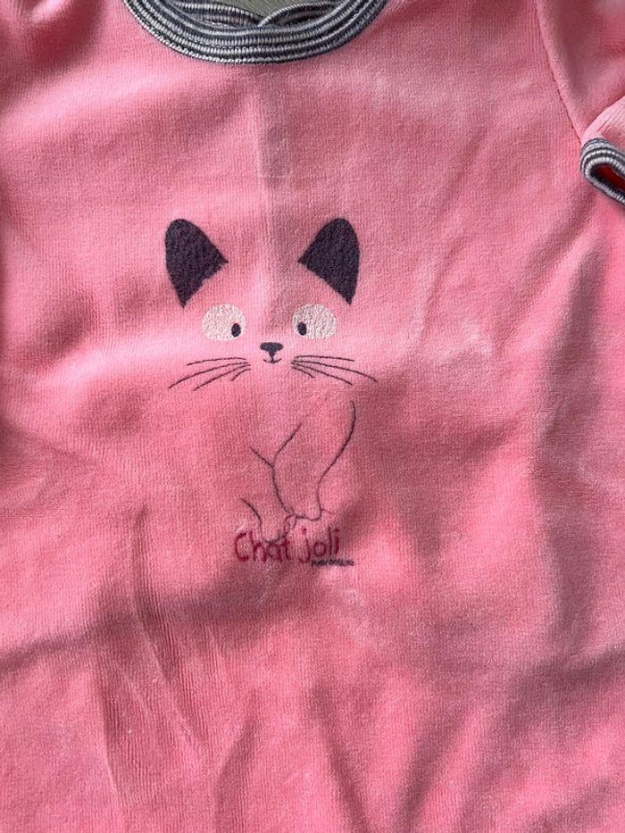 Grenouillère / pyjama velour chaud Petit Bateau rose taille 3 mois avec motif chat - photo numéro 2