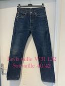 Jean homme bleu taille haute coupe droite levis taille W31 L32 soit taille 40/42