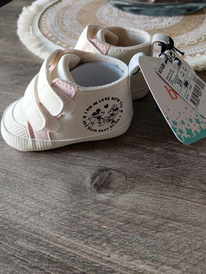 🙋🏼‍♀️Chaussures baby Disney neuve Kiabi 3/6 mois - photo numéro 2