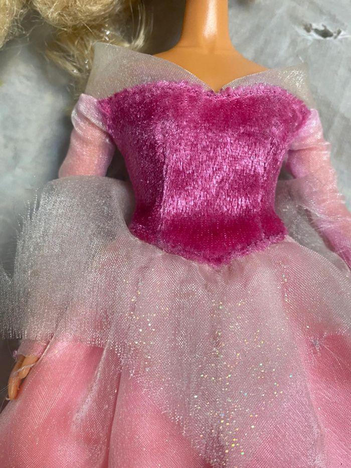 Poupée barbie princesse . - photo numéro 4