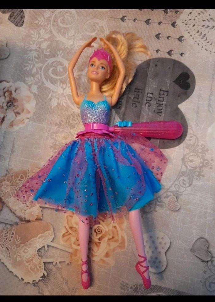 Poupée Barbie danseuse magique - photo numéro 1