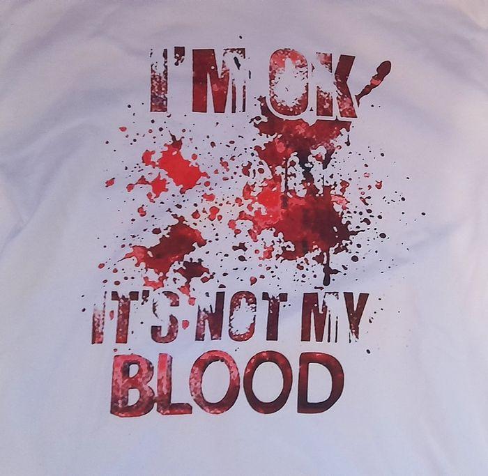 Sweat blanc capuche halloween "I'm ok It's not my blood" - Taille S - photo numéro 3