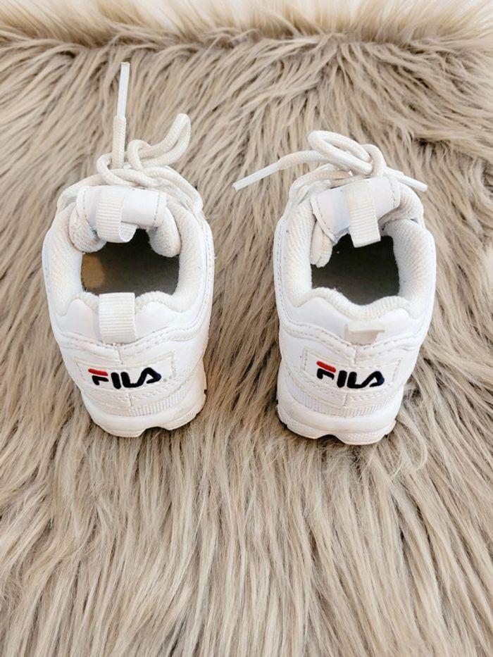 Belles baskets Disruptir Fila pointure 22 - photo numéro 5