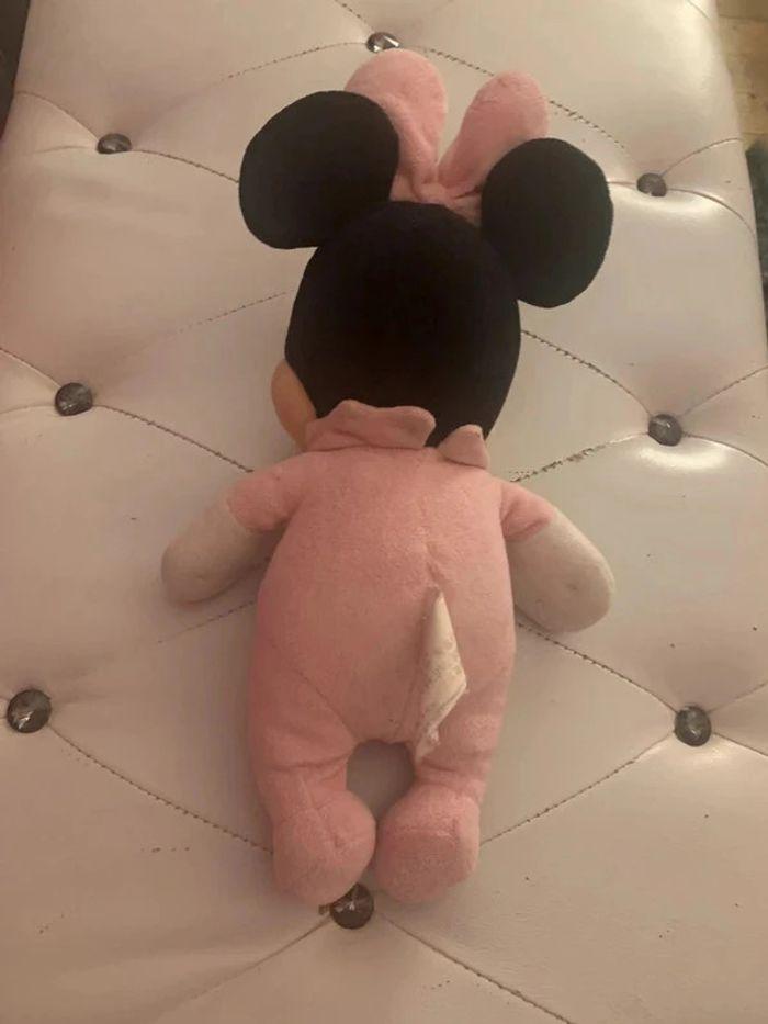 Très jolie peluche Minnie - photo numéro 3