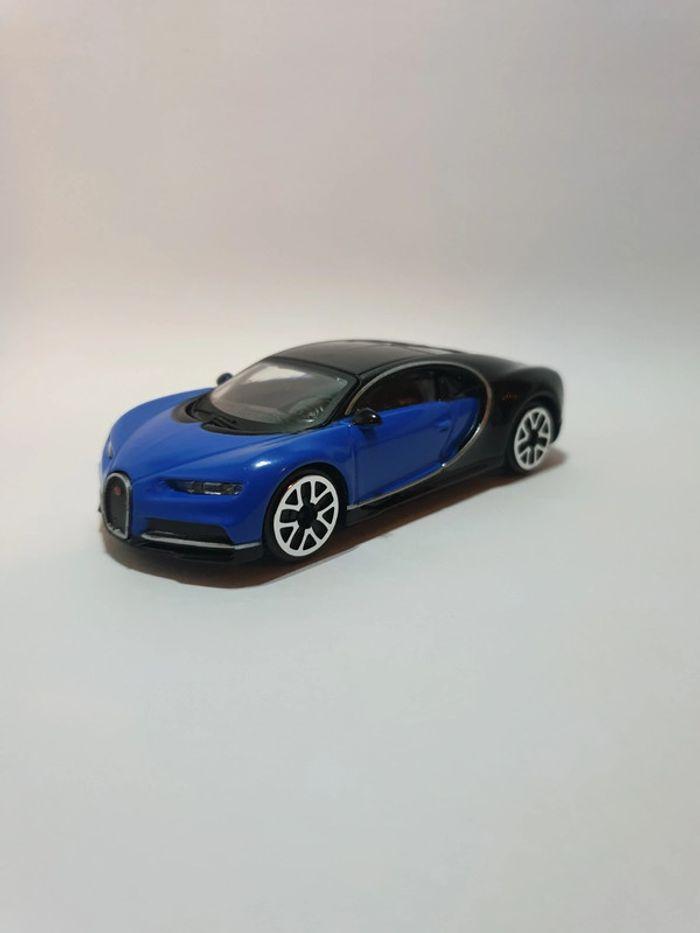 Bugatti Chiron Bleu/Noir 1/43 Burago Street Fire - photo numéro 4