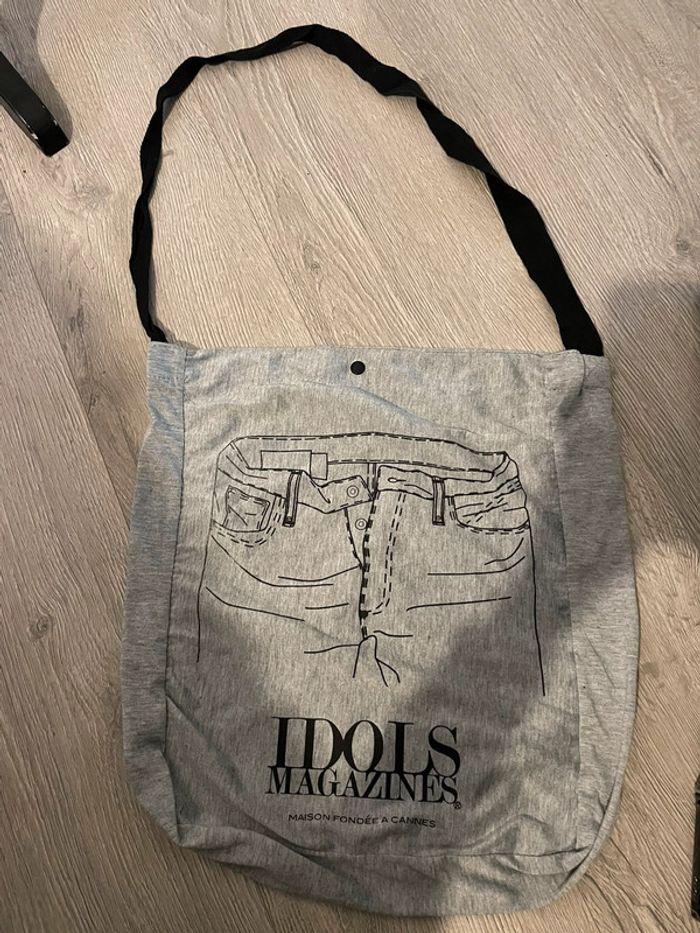 Sac en tissus gris à motifs noir idols magazines maison fondée à Cannes - photo numéro 3