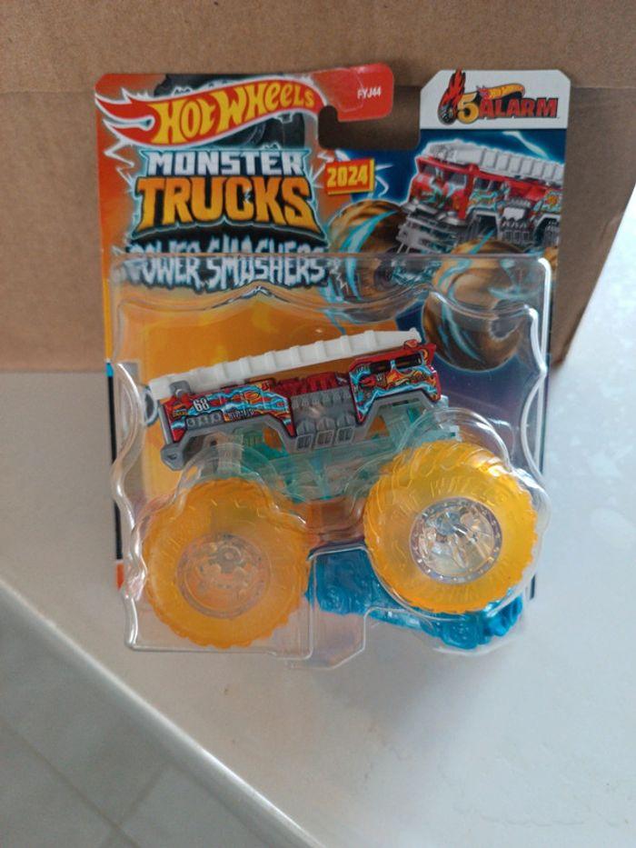 Monster truck hot Wheels power smashers neuf 1/64 ,5 Alarme - photo numéro 2