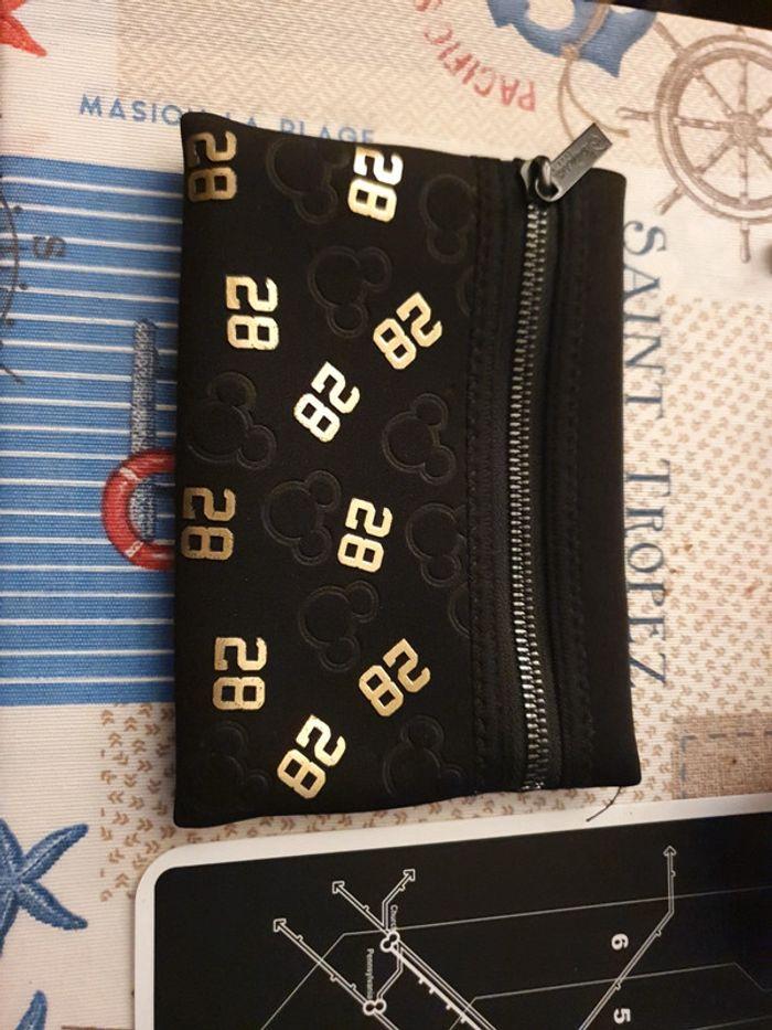 Petite pochette 28 ans de Disneyland - photo numéro 1