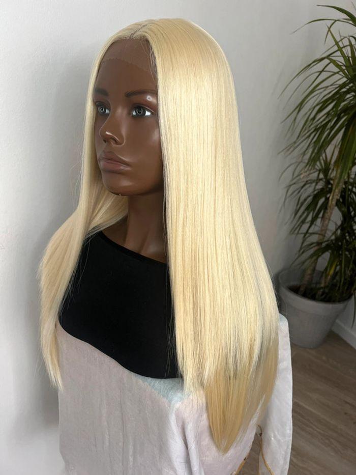 Perruque blonde lisse avec lace frontal - photo numéro 10