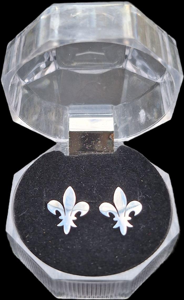 Boucle d'oreilles Fleur de Lys argenté acier inoxydable neuve - photo numéro 2