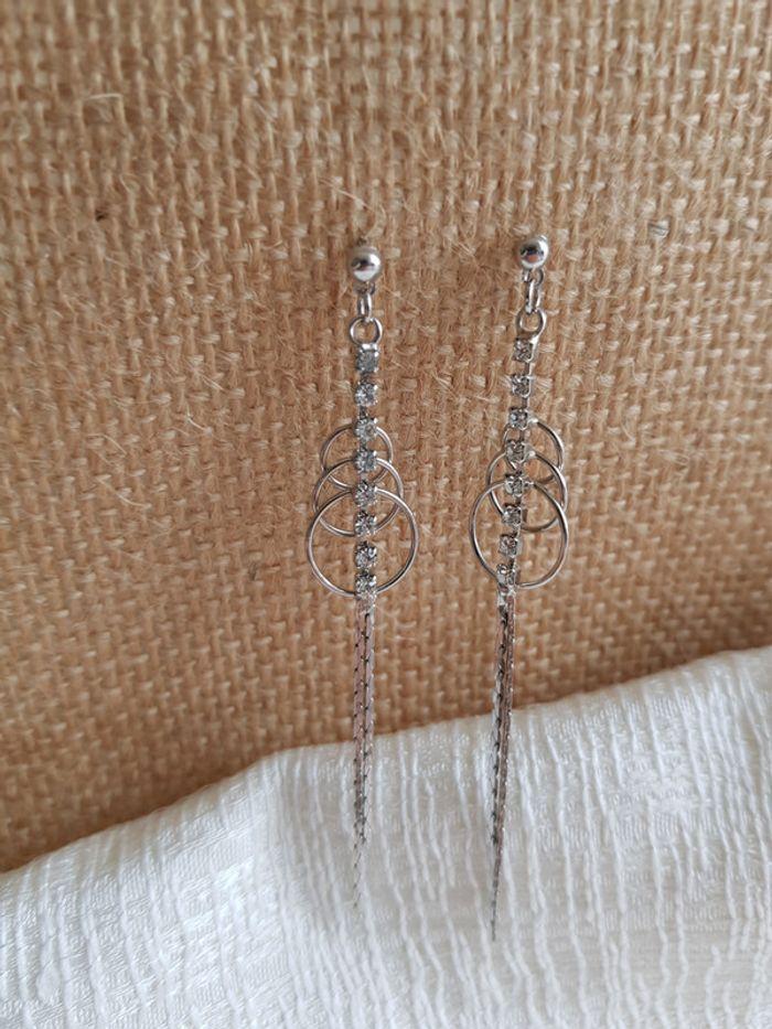 Boucles d'oreilles pendantes - strass - photo numéro 1