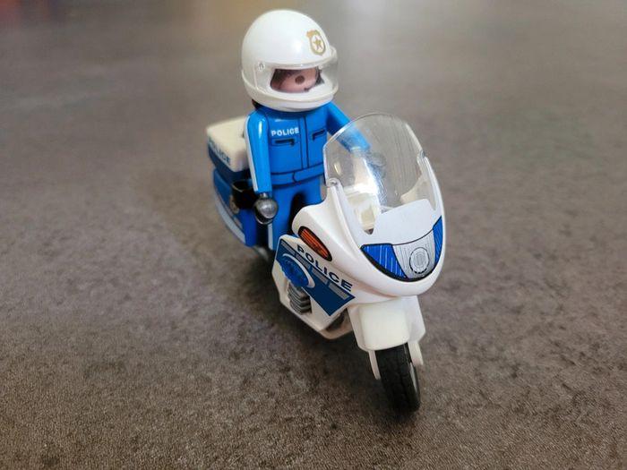 Playmobil 6923 Moto Policier avec Gyrophare - photo numéro 1