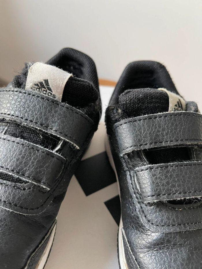 Baskets à scratch enfant adidas taille 26.5 noires et blanches - photo numéro 9