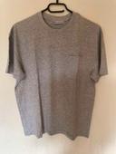 t-shirt gris