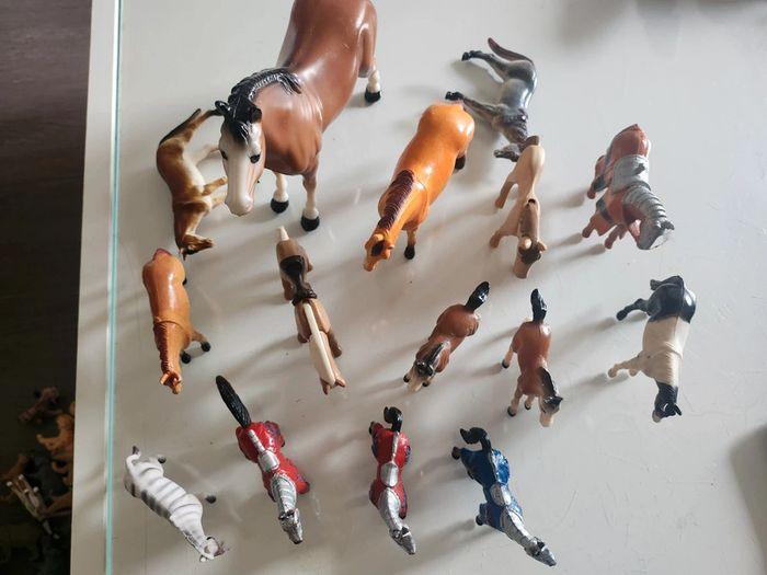 Lot de figurines divers - photo numéro 2