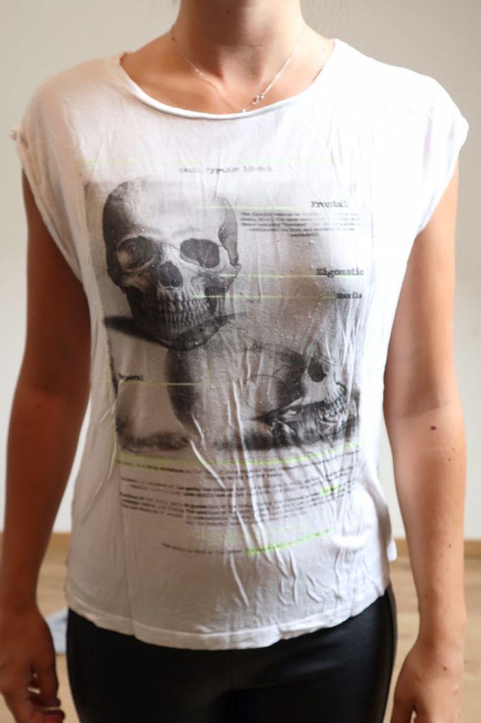 T-shirt tête de mort - photo numéro 1