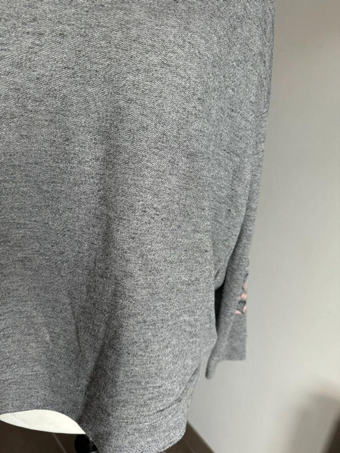 Pull Yessica gris fleurs brodées Taille L/XL - photo numéro 5