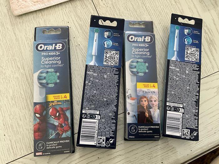 16 brossettes oral b Spiderman et reine des neiges ; remise 25 % avec code - photo numéro 2