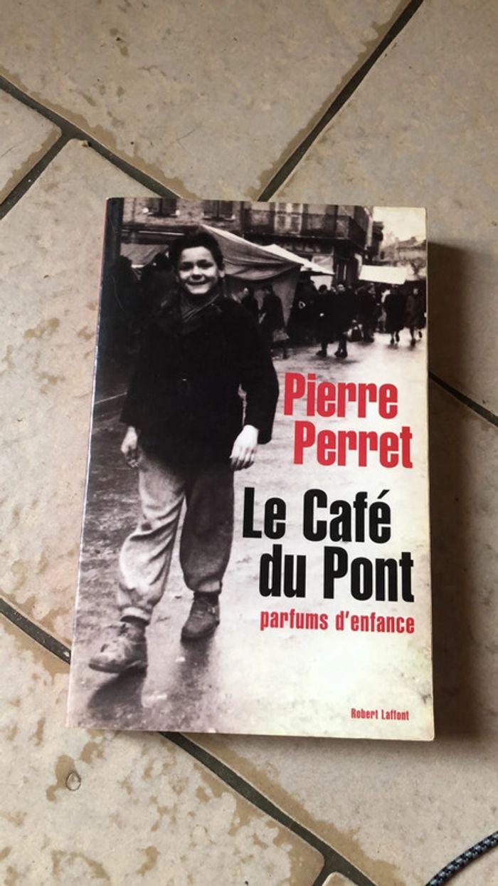 Livre le café du pont de Pierre Perret très bon état - photo numéro 1