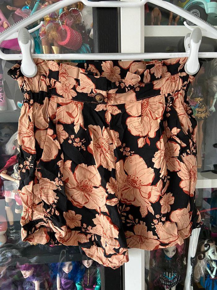 Short noir à motif grosses fleurs pinkie taille XS - photo numéro 1