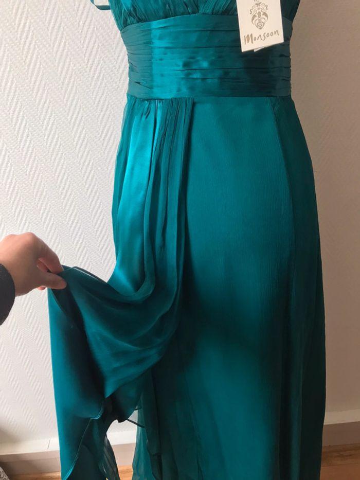 Superbe robe du soir en drapée de soie vert émeraude | prix boutique Dubaï Mall 369$ - photo numéro 10