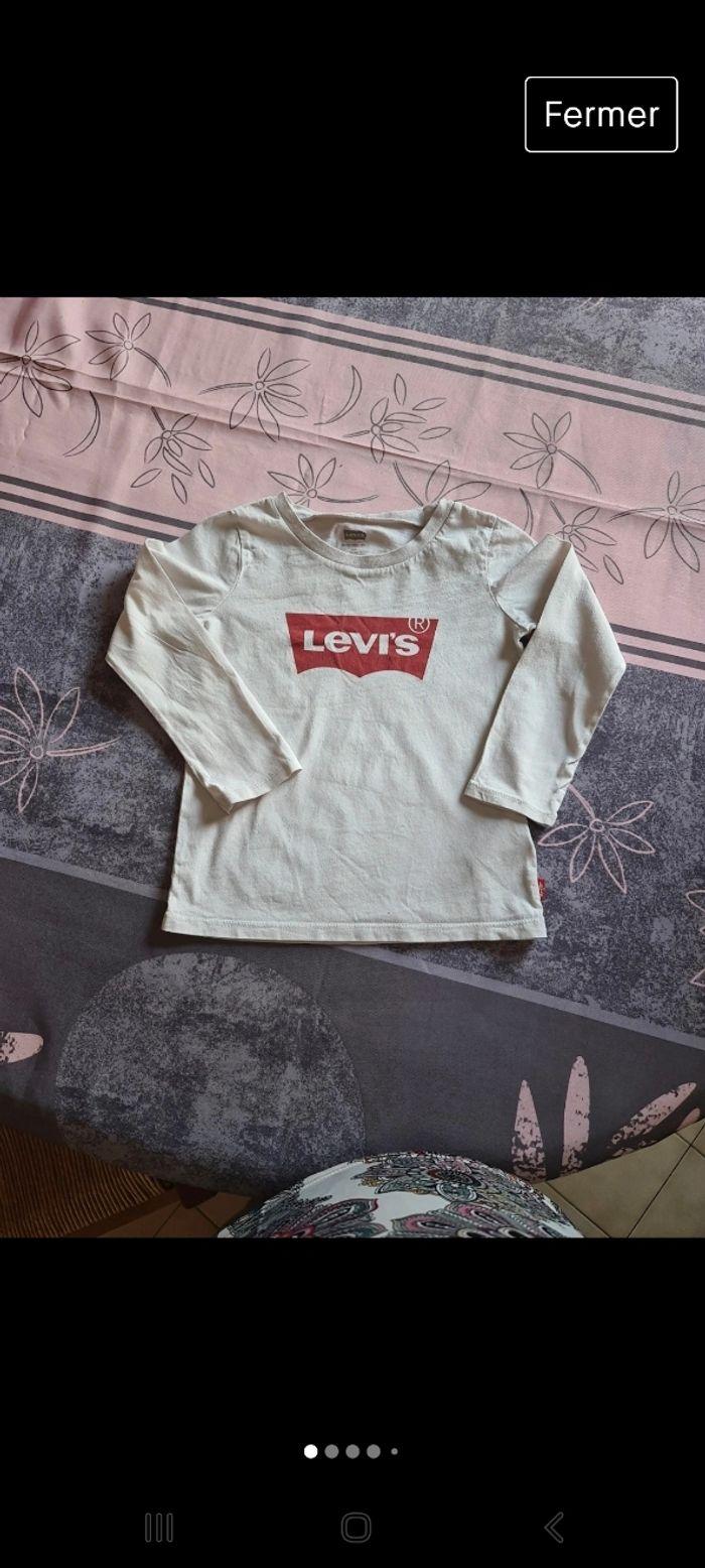 T-shirt Levi's taille 3 ans - photo numéro 1