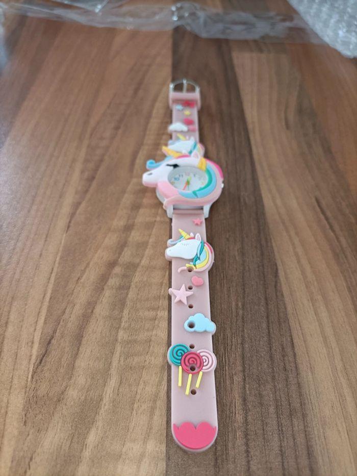 Montre neuve licorne 🦄 avec piles - photo numéro 4