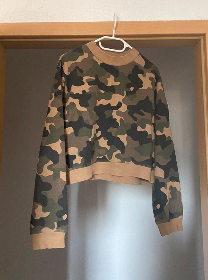 💚 Jolie pull court Camouflage Jennyfer 💚 Très bon état 💚 - photo numéro 2