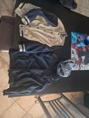 Vend 2 gilets garçon 8 ans