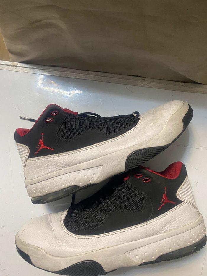 Basket air Jordan . Taille 42,5. - photo numéro 6