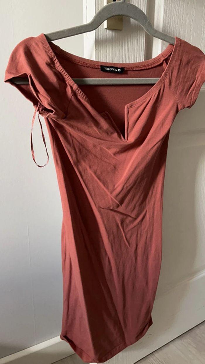 Robe rose décolletée - photo numéro 1