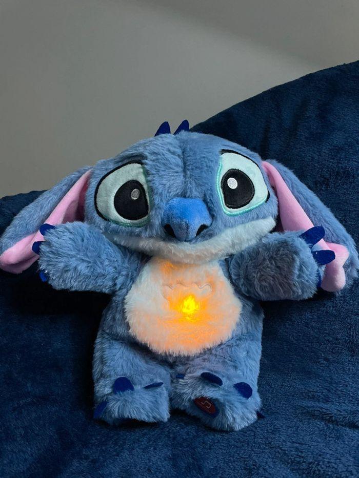 Peluche lumineuse Disney Stitch qui respire 🩵 - photo numéro 10