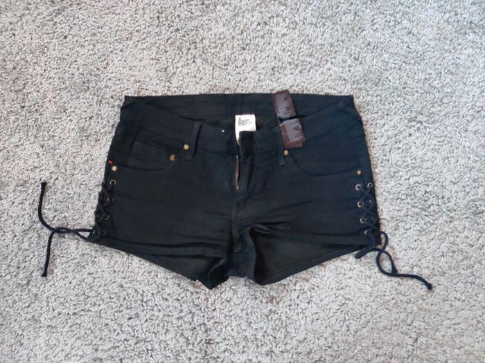 Lot de 2 shorts noir et blanc taille 36 - photo numéro 2