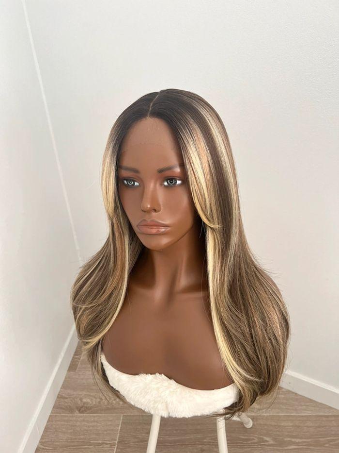 Perruque blonde lace frontal avec frange rideaux - photo numéro 2