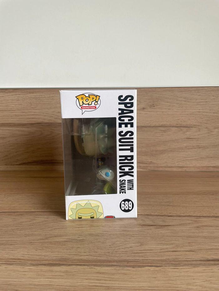 Figurine Pop Rick et Morty : Space Suit Rick (With Snake) 689 - photo numéro 2