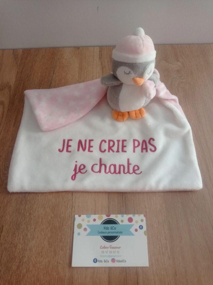 Doudou mouchoir pingouin rose et blanc humoristique - photo numéro 1