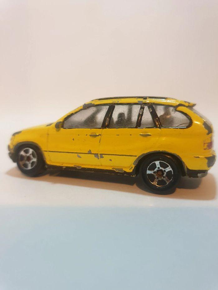 RealToy BMW X5 Jaune - 1/61 - photo numéro 10