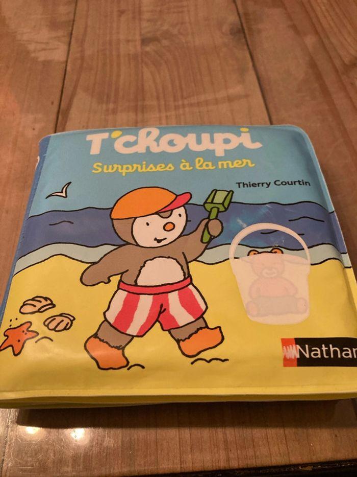 Livre de bain tchoupi surprises à la mer - photo numéro 1