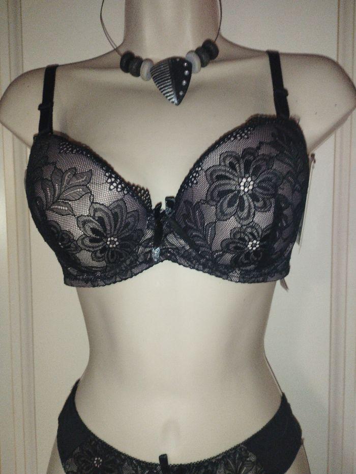 Ensemble de lingerie neuf 85C M pour le string - photo numéro 2