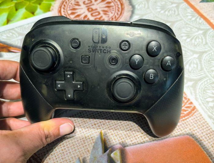 Nintendo Switch Manette Officielle - photo numéro 1