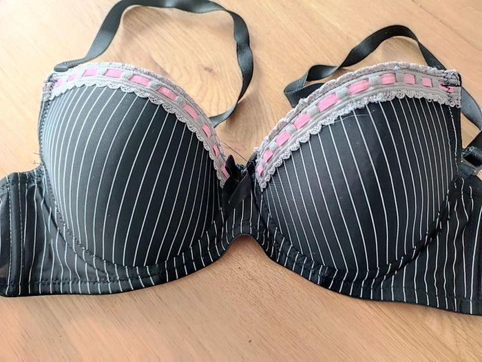 Soutien gorge marque Rosa comme neuf T.90c - photo numéro 2