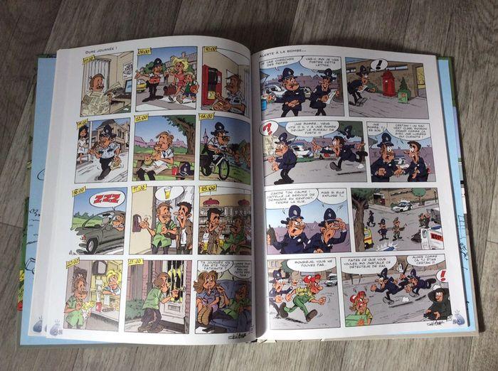 Bande dessinée 22 v’la les flics belges - photo numéro 3