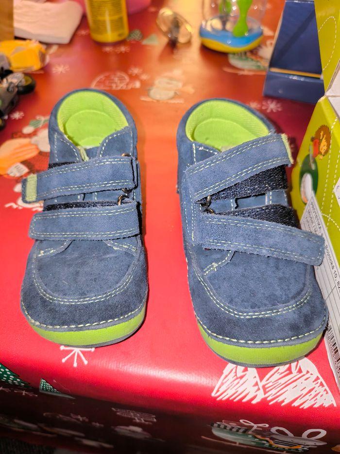 Vend chaussures souples enfant - photo numéro 1