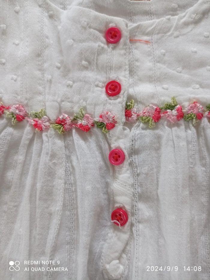 Robe plumetis blanche broderie fleurs 3/4 ans - photo numéro 3