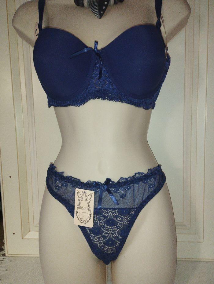 Ensemble de lingerie neuf avec armatures et rembourrage et string pour le bas. 95C L pour le string - photo numéro 1