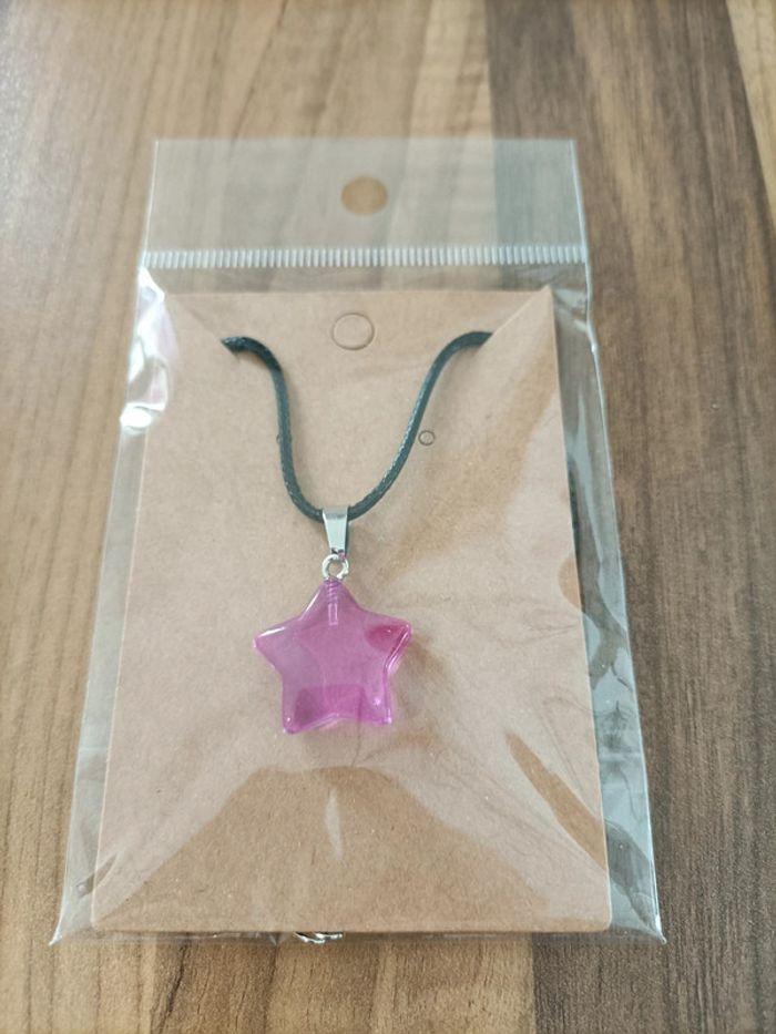 Collier neuf pendentif pierre en étoile rose - photo numéro 1