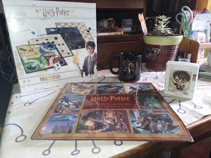 Lot harry Potter jeu, tasse, figurine et calendrier 12€ - photo numéro 1