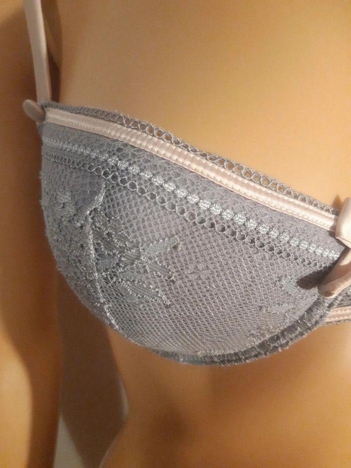 Soutien-gorge gris et couleur nude taille 90B - photo numéro 9