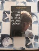 "Le livre dont le héros se tient debout" de Holly Warner