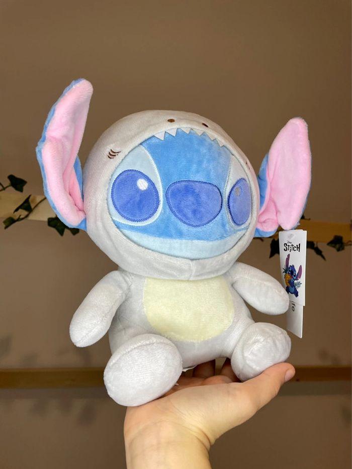 Peluche Disney Stitch déguisement Requin 🦈 - photo numéro 10